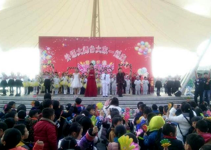 墨香滿園讀書樂(lè)，萌娃上陣賀新年