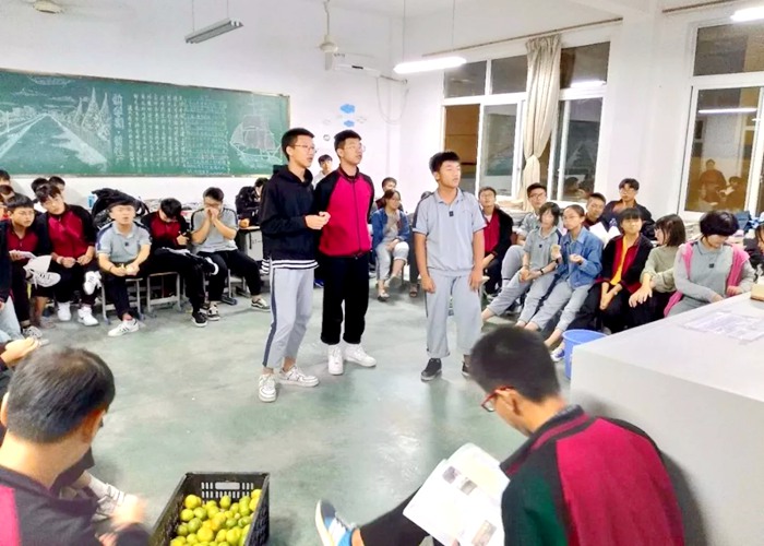 高中部開(kāi)展“中秋月、師生情、暢理想”主題慶?；顒?dòng)