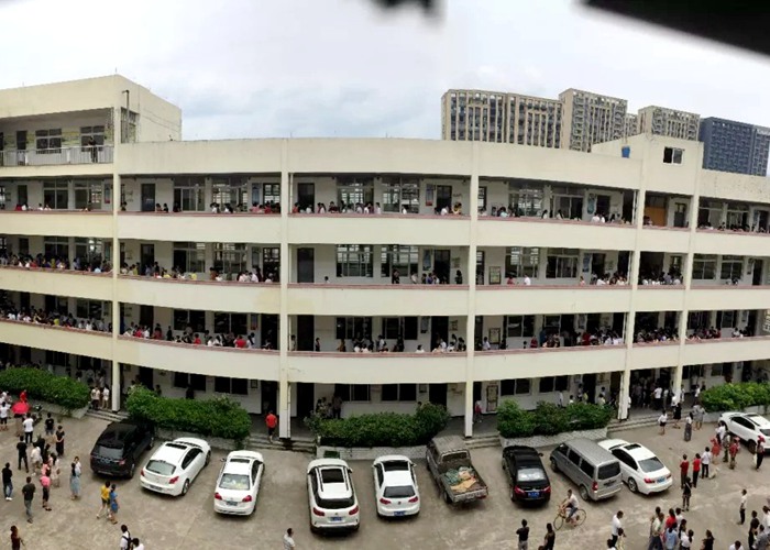 初一面試場景火爆，1500多人爭搶500個名額！