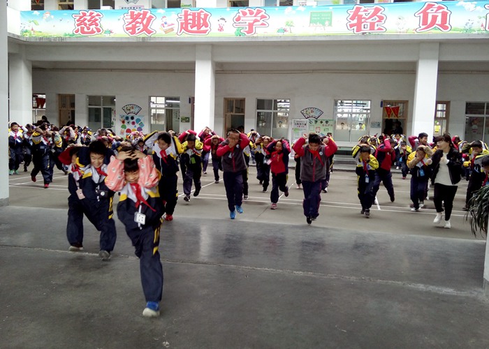 小學(xué)部開展消防安全應(yīng)急演練活動(dòng)